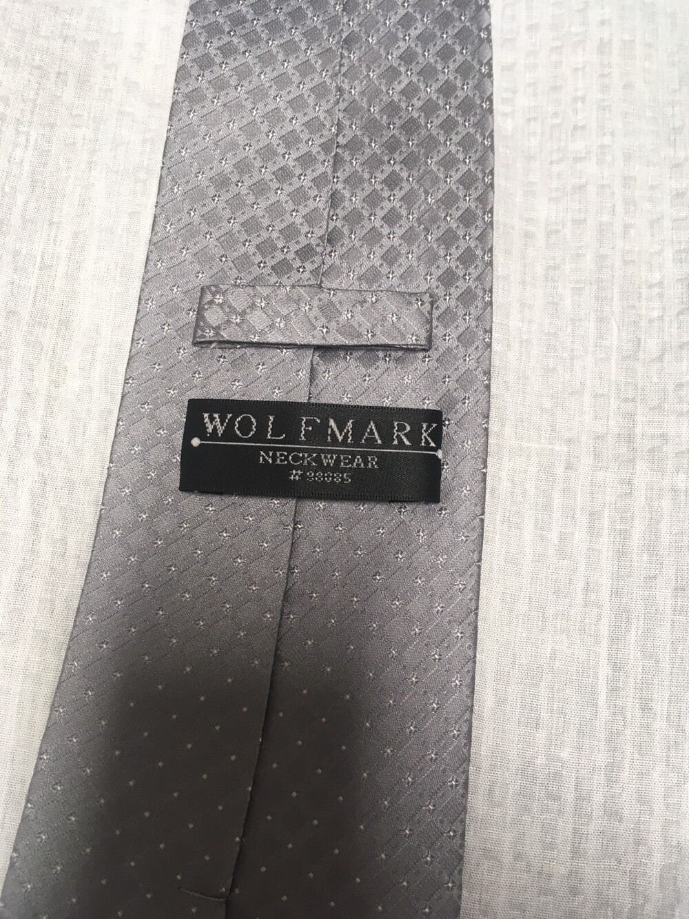 Wolfmark men's tie silver geometric pattern